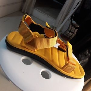 Twelve'len boutique sandals